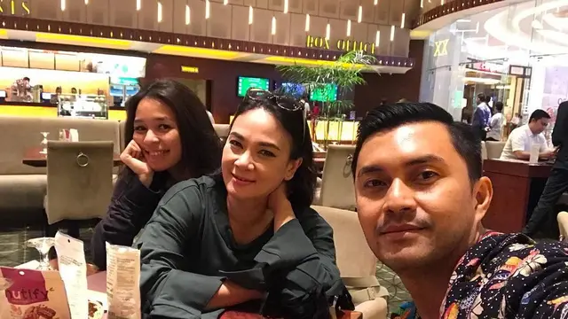 6 Momen Kebersamaan Dian Nitami dan Putri Angkat, Bak Kakak Adik