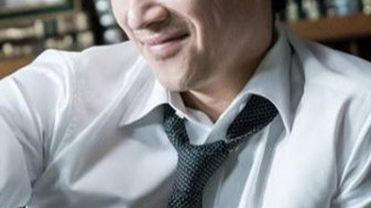 Mari kita terus merayakan bakat dan kontribusi Lee Sun Kyun dalam dunia hiburan Korea. Mana judul favoritmu di antara karya ikoniknya?