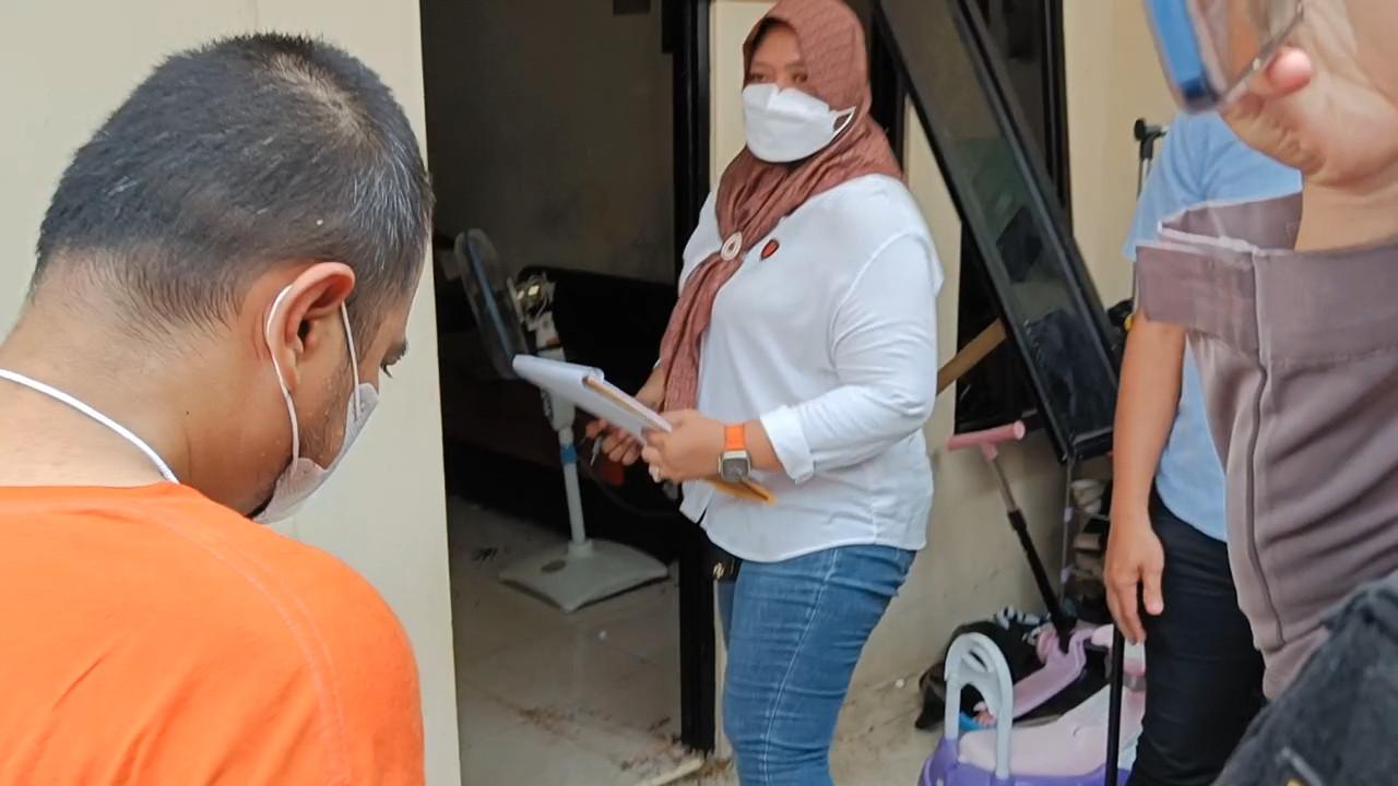 Rekonstruksi Kasus Ayah Bunuh 4 Anak di Jagakarsa, Jakarta Selatan.