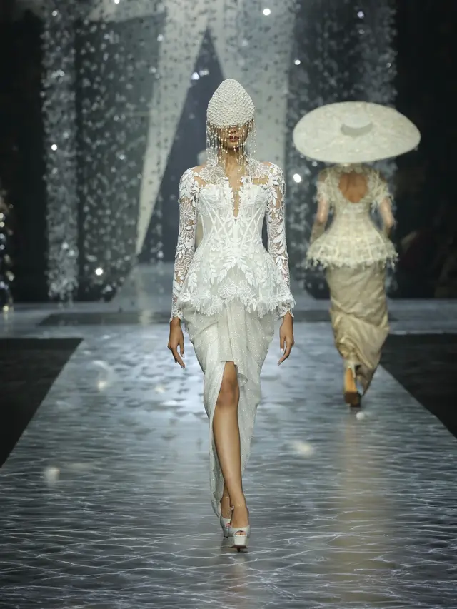 Gaun Berkilau Koleksi Terbaru Eddy Betty “Pendar”, Mahakarya Setelah Kebaya Akad Luna Maya