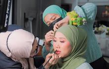 5 Potret Kiky Saputri Tampil Cantik Berhijab Hadiri Acara Kajian, Banjir Pujian