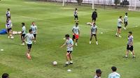 Suasana latihan Timnas Indonesia di Lapangan B, Kompleks Senayan, Jakarta, Selasa (28/5/2024) sore WIB. (Bola.com/Gregah Nurikhsani)