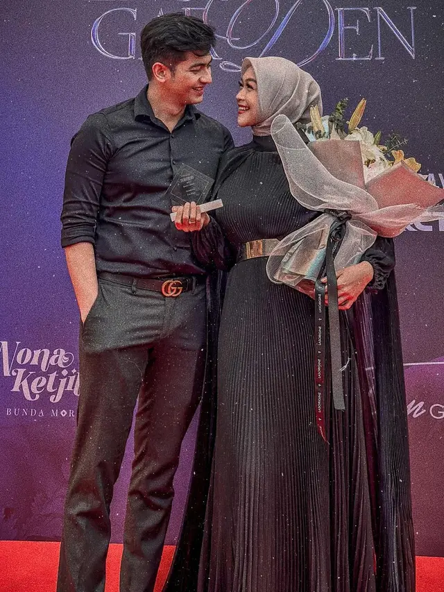 6 Potret Ria Ricis Terima Piala sebagai Women Of Influence, Penuh Rasa Bangga