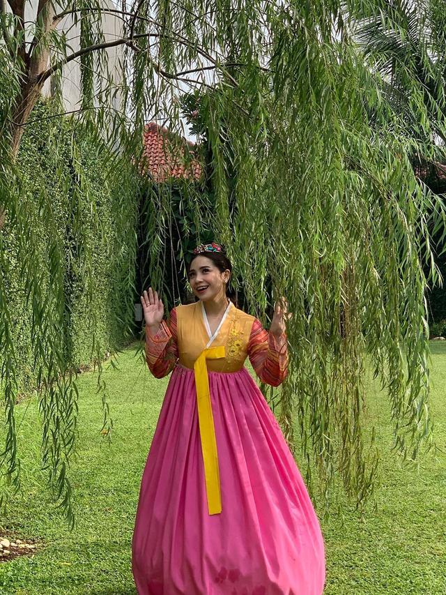 6 Potret Nagita Slavina dan Rossa Kompak Pakai Hanbok Ini Menawan