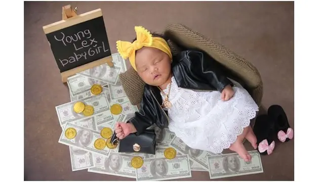 Ini pertama kalinya Young Lex dan Eriska menunjukkan wajah sang anak.
