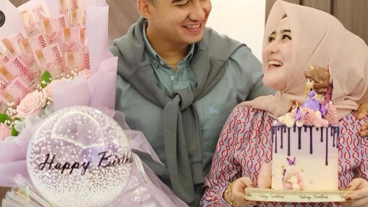 Saling Merayakan Ulang Tahun Bersama, Pasangan Romantis!