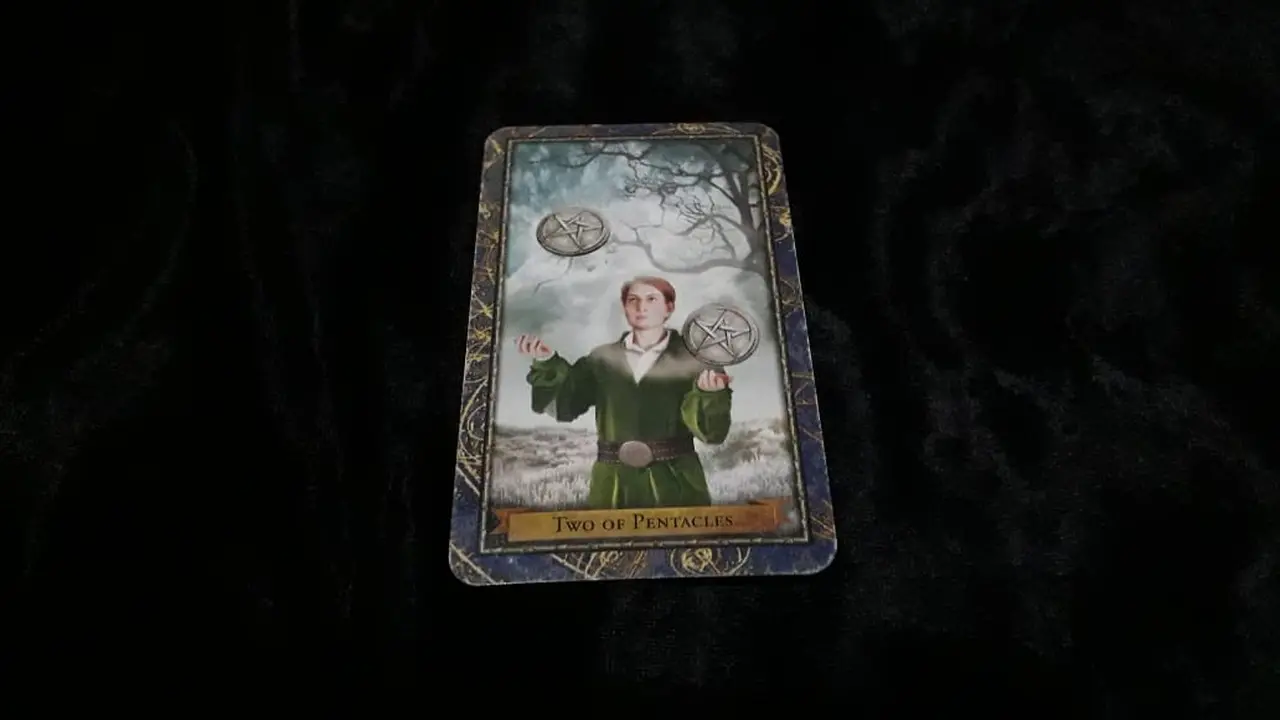 Two of Pentacles, kartu yang terbuka dalam Tarot Hari Ini Rabu, 12 September 2018.