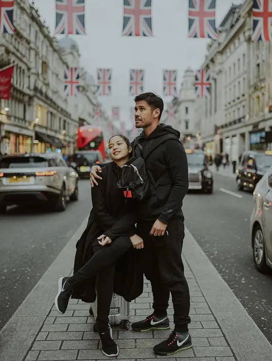 "Doain aja ya. Agar anak kami lahir selamat dan sehat," kata Chicco Jerikho singkat saat dihubungi melalui sambungan telepon, Kamis (3/5/2018). (Instagram/putrimarino)