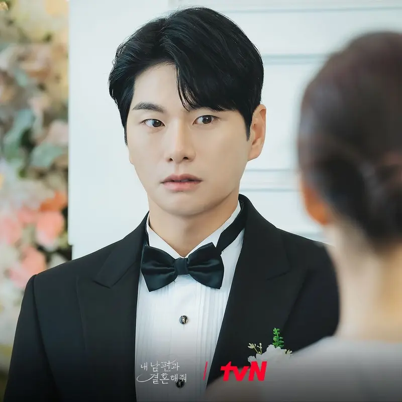 Lee Yi Kyung dalam drakor Marry My Husband. (Instagram/ tvn_drama)
