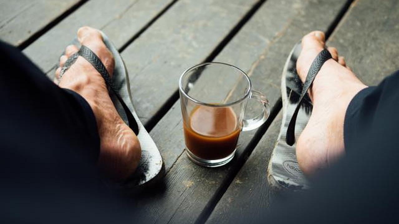 6 Model Sandal Jepit Pria untuk Diborong Saat Harbolnas 11.11