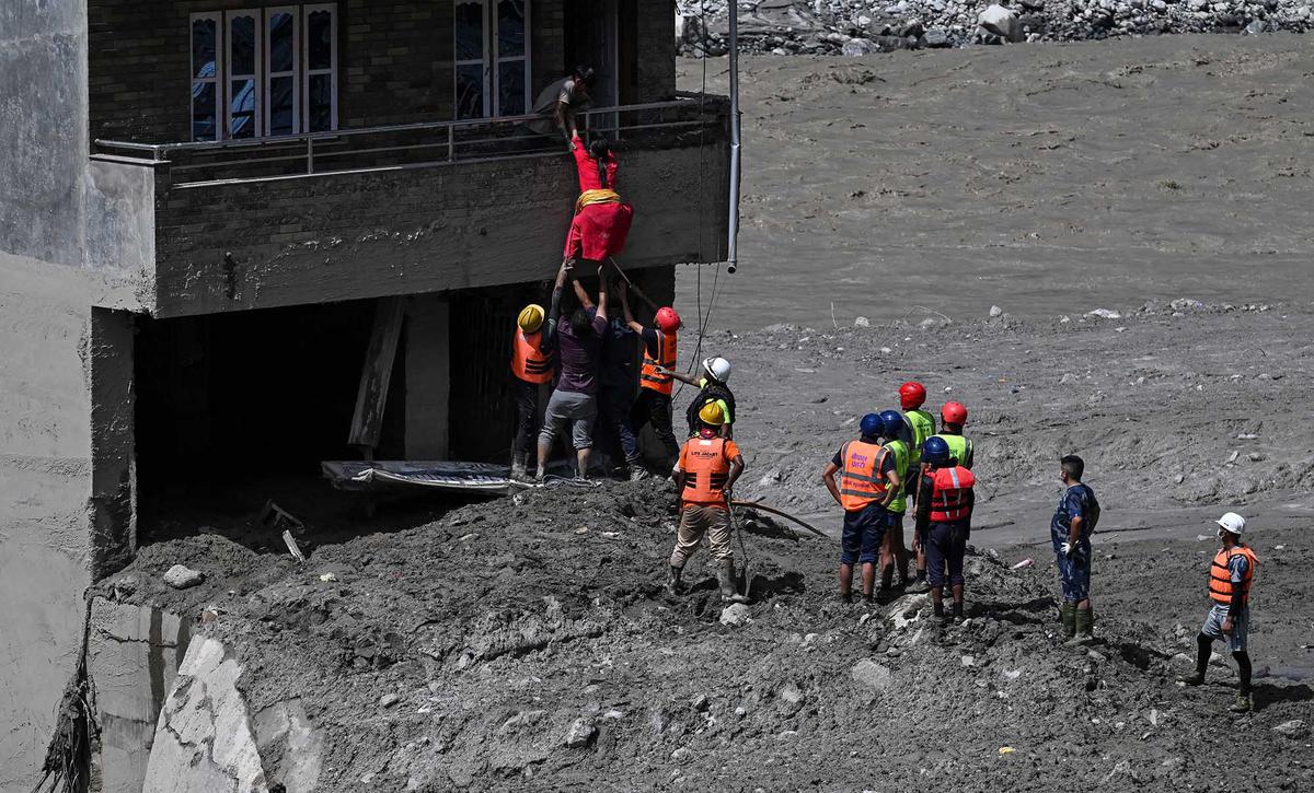 Pencarian 1.500 Orang Hilang Korban Banjir Bandang Terus Dilakukan di Nepal
