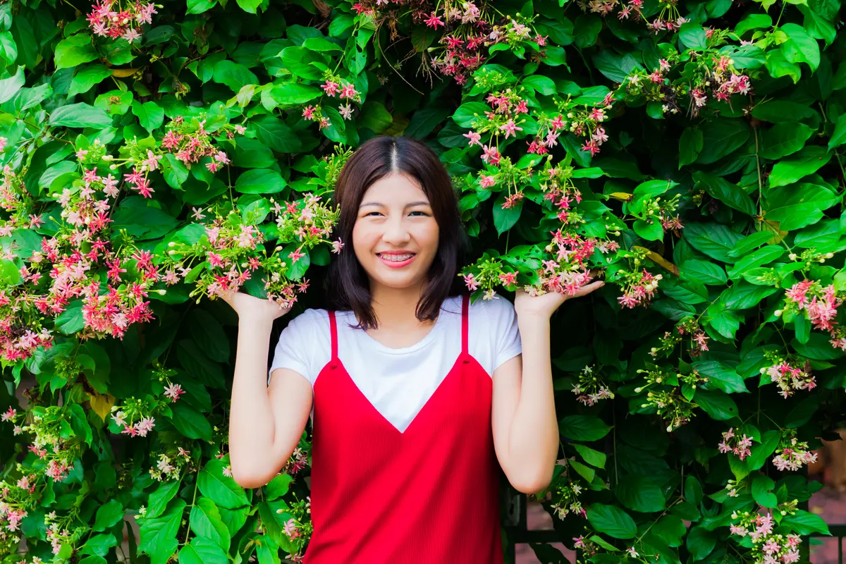 perempuan ceria