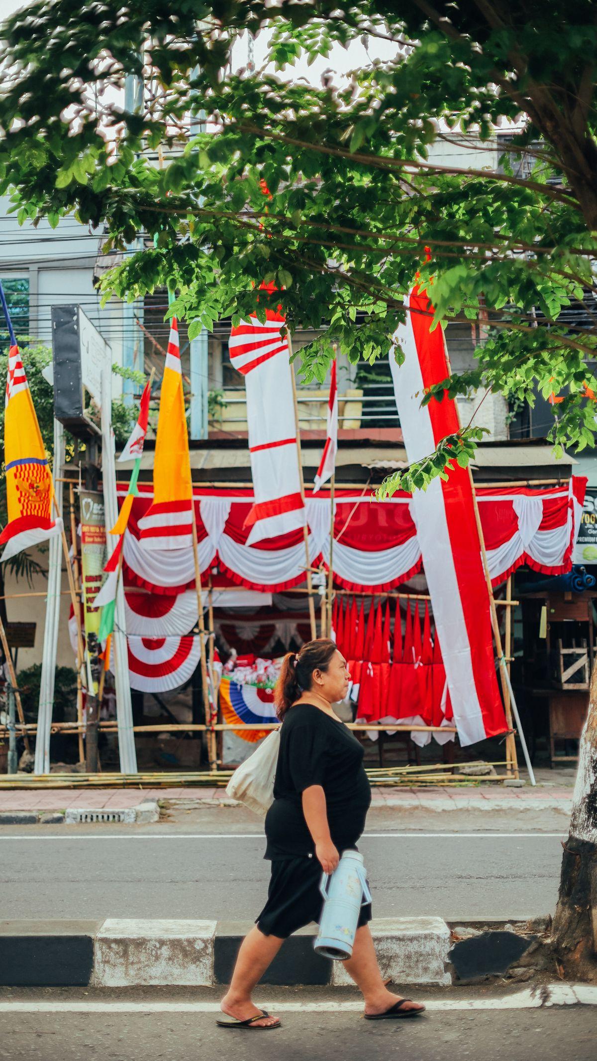 Upacara bendera merupakan salah satu kegiatan penting yang sering dilakukan di sekolah. Umumnya, upacara bendera dilaksanakan pada hari Senin dan hari-hari tertentu, seperti peringatan Hari Kemerdekaan Indonesia. Meskipun sudah sering dilakukan, namun tid