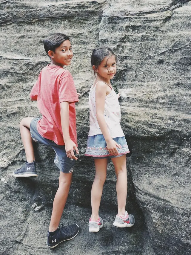 6 Potret Kekompakan Buah Hati Nana Mirdad dan Andrew White, Sibling Goals