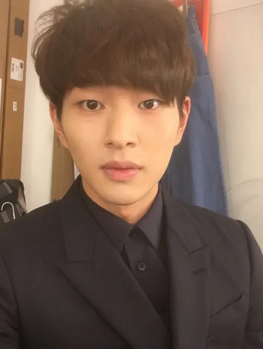 “Sebagai publik figur, Onew merasa sangat khawatir dan menyesali perbuatannya yang telah ia lakukan,” ungkap SM Entertainment seperti yang diwartakan Soompi, Sabtu (12/8/2017). (Instagram/dlstmxkakwldrl)