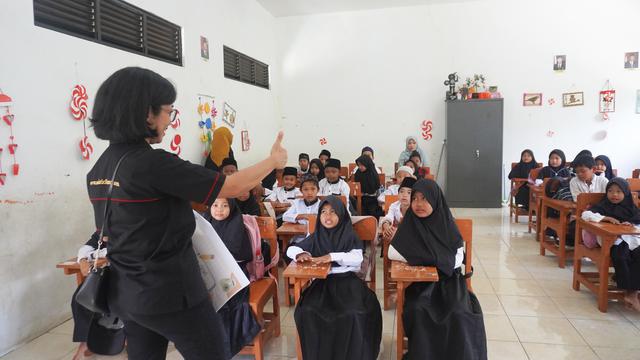PT Lippo Cikarang Tbk. (LPCK) menggelar kegiatan tanggung jawab sosial di bidang pendidikan bertajuk Lippo Cikarang Mengajar pada Jumat, 1 Maret 2024 di SDN Cicau 01, Cikarang Pusat, Kabupaten Bekasi. (Dok Lippo)