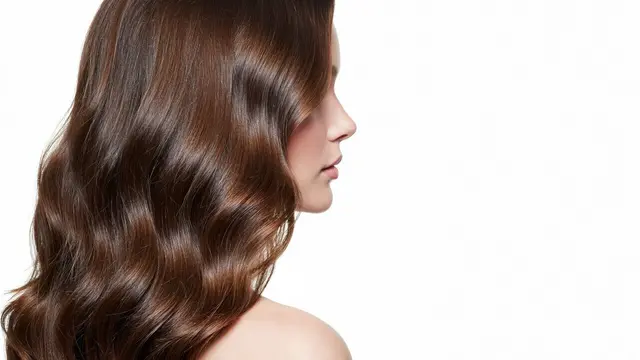 Cara Menjaga Rambut Tetap Lembap Seharian (photo by freepik.com)