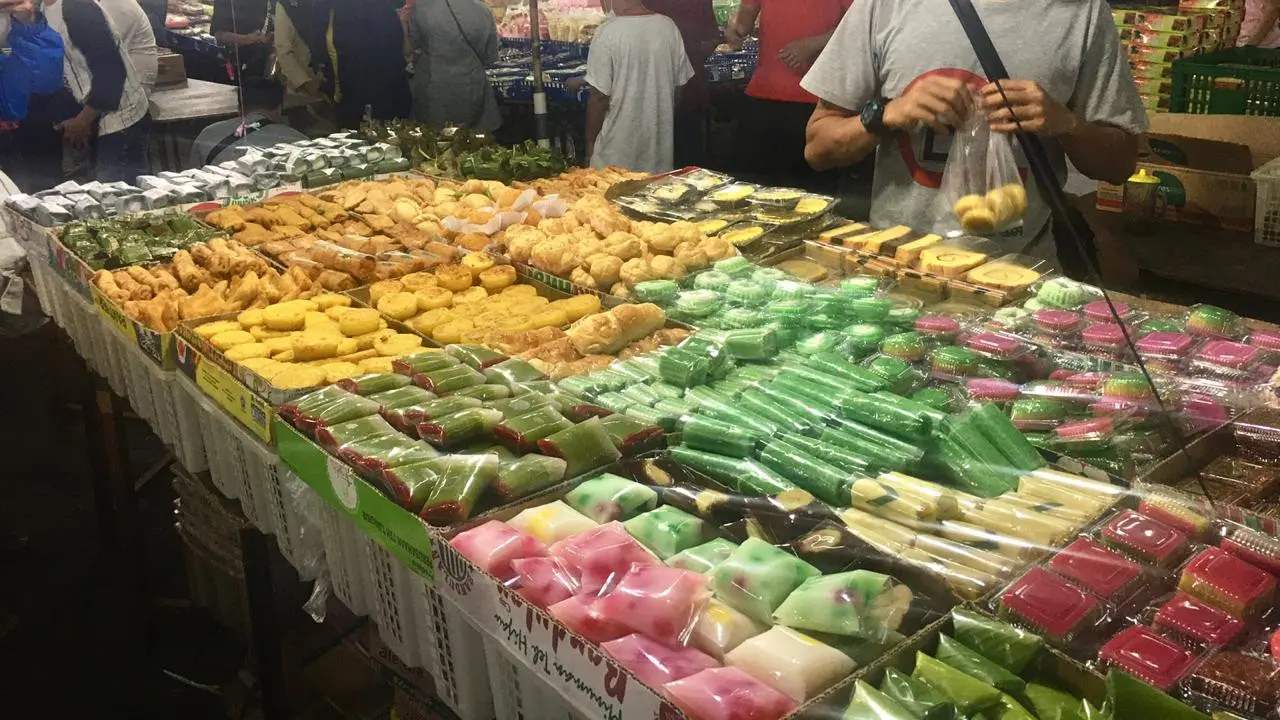 Cari Jajanan Pasar dan Kue Lezat lagi Murah, Yuk ke Pasar Kue Subuh Senen