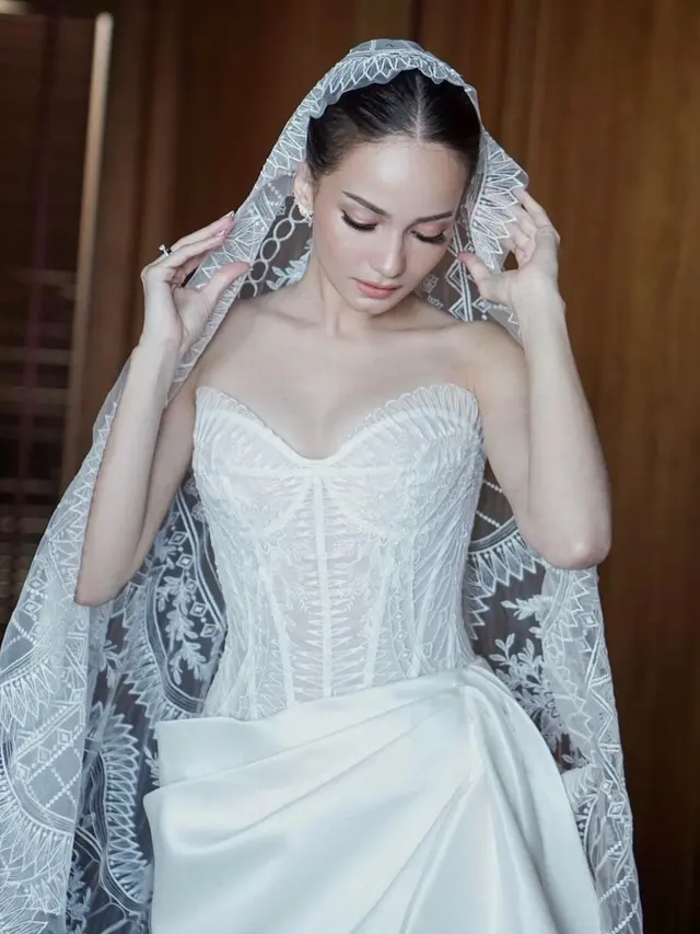 Serupa Tapi Tak Sama, Detail Makeup Look Enzy Storia dan Jessica Mila untuk Resepsi Pernikahan di Bali