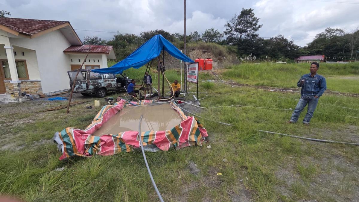 Dokter Relawan Manfaatkan Penjernih Air Bertenaga Surya untuk Penyintas Bencana Aceh