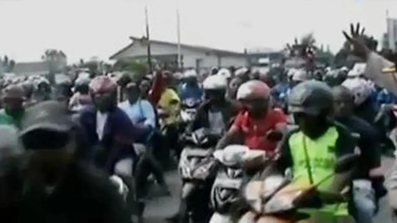 Aksi Unjuk Rasa Karyawan Freeport hingga Pria Operasi Wajah