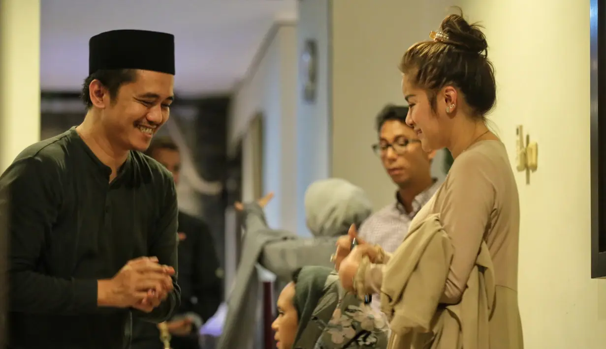 Bukan hanya Olla, dikatakan Jelita, keluarga yang lain juga ikut terpukul atas kepergian almahrum. Namun di sisi lain, Jelita bersyukur karena ayahnya tak perlu lagi merasakan sakit. (Adrian Putra/Bintang.com)