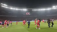 Setelah puas bertemu suporter dan meluapkan euforia kemenangan, para pemain Timnas Indonesia kembali ke lapangan hijau seusai mengalahkan Thailand pada final FIFA ASEAN Cup 2026 di Stadion Utama Gelora Bung Karno (SUGBK), Jakarta, Senin (5/10/2026). (KLY/Budy Santoso)