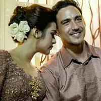 Penyanyi Raisa enggan ketika diminta membicarakan masalah pribadinya. Tunangan Hamish Daud itu takut wawancaranya tidak sesuai dengan hasilnya. Itu salah satu alasan tidak mau mengumbar hubungan kisah asmaranya. (Instagram/hamishraisa_couple)