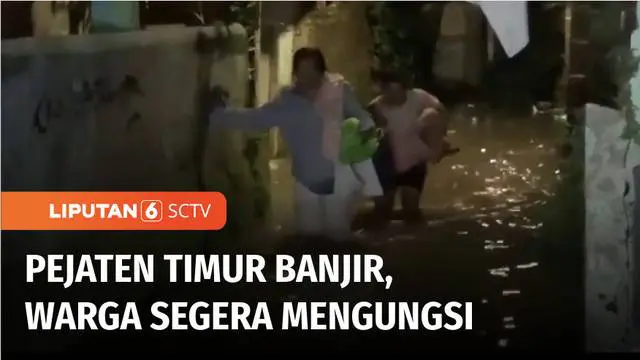 Beberapa jam dari status siaga 1 pada Bendung Katulampa, permukiman di bantaran Sungai Ciliwung di Pejaten Timur, Jakarta Selatan, benar-benar kebanjiran pada Senin dini hari. Ratusan rumah kebanjiran, penghuninya pun mengungsi.