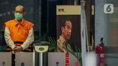 Tersangka Budi Susanto berjalan menuju mobil tahanan usai menjalani pemeriksaan lanjutan di gedung Merah Putih Komisi Pemberantasan Korupsi (KPK), Jakarta, Jumat (12/1/2024). (Liputan6.com/Faizal Fanani)