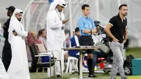 Xavi saat mendampingi timnya, Al Sadd, dalam laga 16 besar Liga Champions Asia kontra sesama klub Qatar, Al Duhail, di Al-Janoub Stadium, Al Buckayro, Selasa (6/8/2019). (AFP)