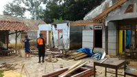 Sebanyak 24 rumah di Dusun Jatiluhur Kecamatan Majenang, Cilacap rusak dan tak bisa ditempati akibat gerakan tanah yang terjadi bertahap sejak Desember 2016 hingga April 2017 lalu. (Liputan6.com/Muhamad Ridlo)