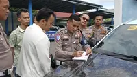 Aksi 'Aura Farming' di Atas Mobil Berakhir dengan Sanksi Tilang Maksimal dari Polisi
