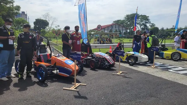 Kementerian PUPR menggelar Ekshibisi Kendaraan Listrik dan Latihan Bersama Mobil Listrik Antar Perguruan Tinggi. (Dok Kementerian PUPR)