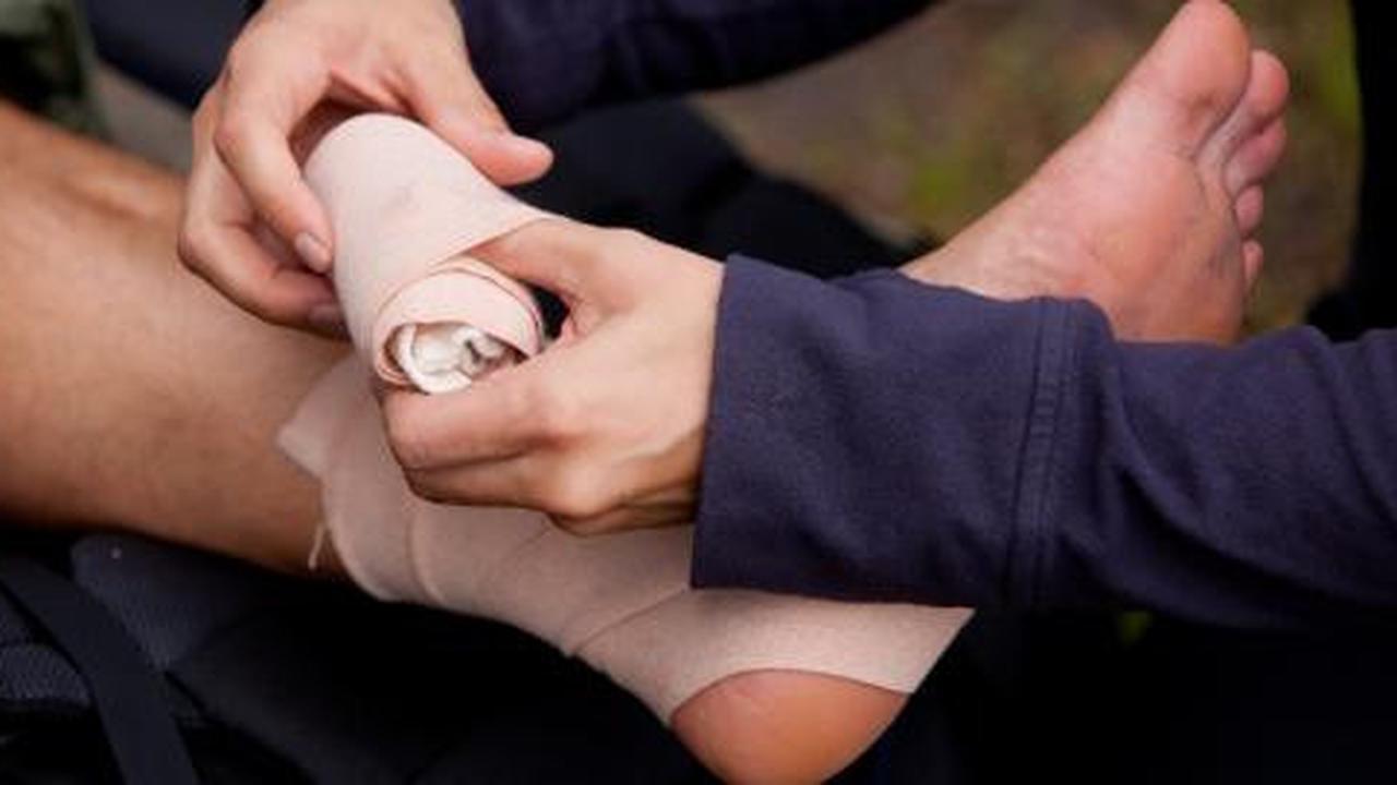 10 Cara alami menyembuhkan kaki bengkak
