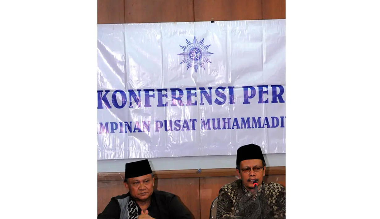  Ketua PP Muhammadiyah Bidang Tarjih dan Tadjid, Yunahar Ilyas didampingi Wakil Sekretaris Majelis Tarjih dan Tadjid, Marifat Iman. Senin (16/6/14) (Liputan6.com Faisal R Syam)