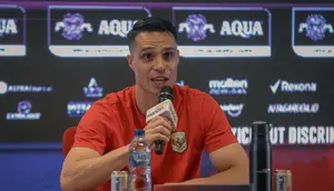Joey Pelupessy berbicara mengenai persiapan Timnas Indonesia melawan Mozambik. (Bola.com/Abdul Aziz)