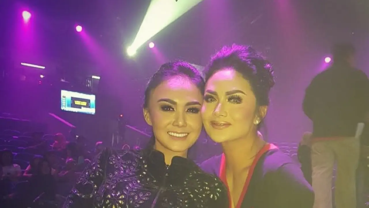 [Bintang] Ini Makeup Andalan Krisdayanti-Yuni Shara. Mana Yang Paling Kece?