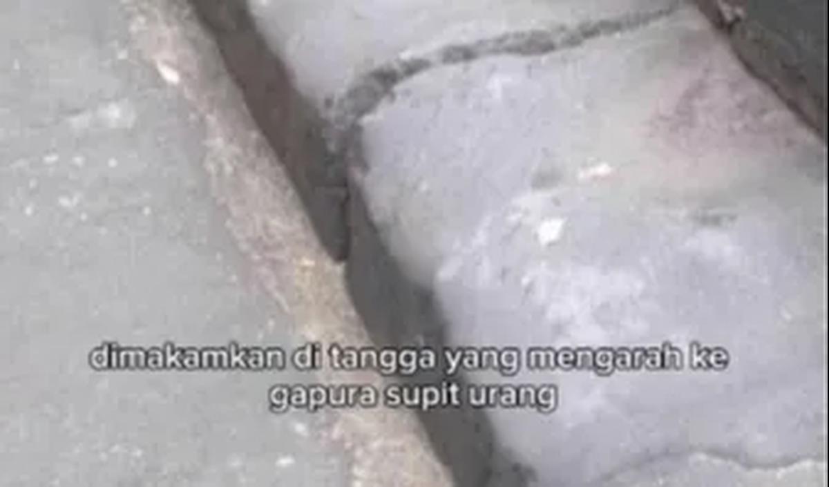 Hingga saat ini, diwajibkan bagi seluruh peziarah Sultan Agung untuk menginjak tangga bergelombang yang merupakan makam tubuh Tumenggung Endranata.