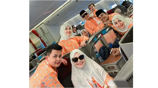 6 Potret Ayu Ting Ting dan Bilqis Berangkat Umrah, Akhir Tahun Bareng Keluarga