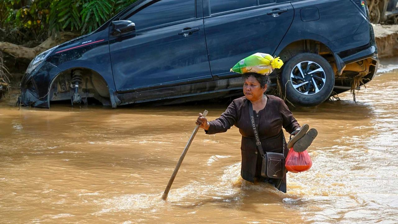 FOTO: Wilayah Masih Tergenang, Situasi Paska Banjir Bandang  di Tapanuli Tengah Belum Pulih
