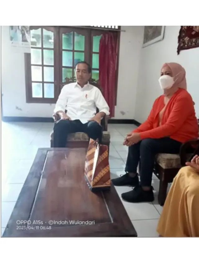 6 Momen Presiden Jokowi Takziah ke Rumah Sahahat, Teman Merintis Usaha Mebel