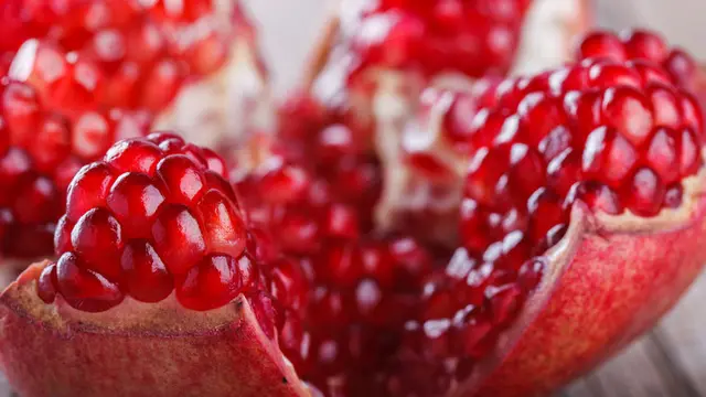 Jangan Minum Obat Bersamaan dengan Buah Delima