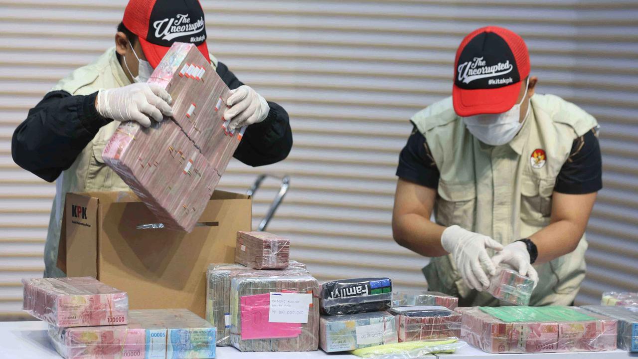 FOTO: KPK Sita Rp 2,6 Miliar dalam OTT Bupati Pati Sudewo