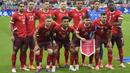 Para pemain starting XI Timnas Swiss berfoto bersama jelang dimulainya laga matchday ketiga Grup A Euro 2024 menghadapi Timnas Jerman di Waldstadion, Frankfurt, Jerman, Minggu (23/6/2024). (AP Photo/Darko Vojinovic)