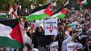 Unjuk rasa sekaligus memperingati satu tahun serangan Israel Gaza. (AP Photo/Dita Alangkara)