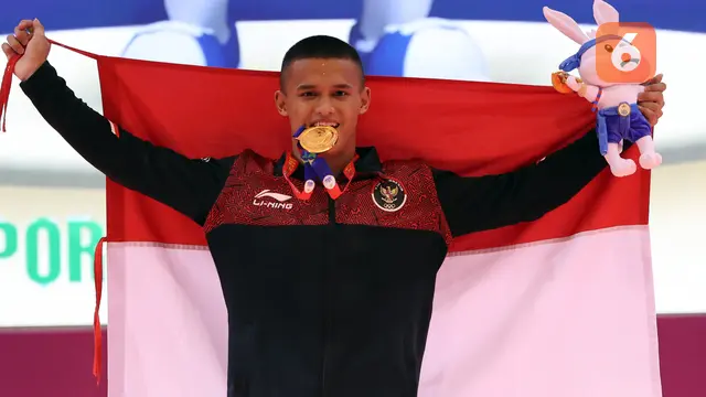 Foto: Otot Kuat Rizki Juniansyah Tambah Medali Emas untuk Indonesia dari Angkat Besi SEA Games 2023