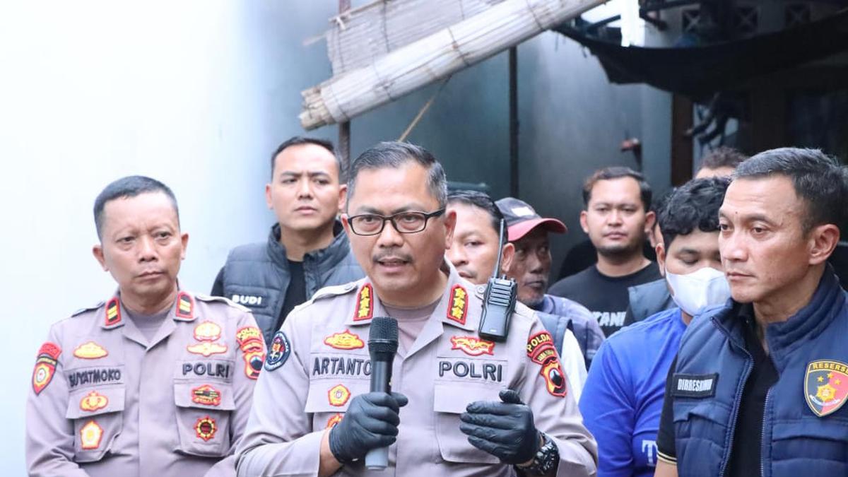 Oknum rekam polwan mandi di asrama polisi kini kena sanksi berat yang secara efektif mengakhiri kariernya. Perbuatan bejat berujung kehancuran karier. #Polri #Sanksi