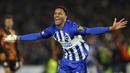 Pemain Brighton, Joao Pedro merayakan golnya ke gawang Marseille pada laga terakhir Grup B Liga Europa 2023/2024 di American Express Community Stadium, Brighton, Inggris, Jumat (15/12/2023). (AP Photo/Ian Walton)