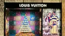 Gerai Louis Vuitton di seluruh dunia akan dihias menggunakan potongan Lego. Menampilkan banyak kreasi yang menggambarkan nuansa festive jelang akhir tahun. [Louis Vuitton]